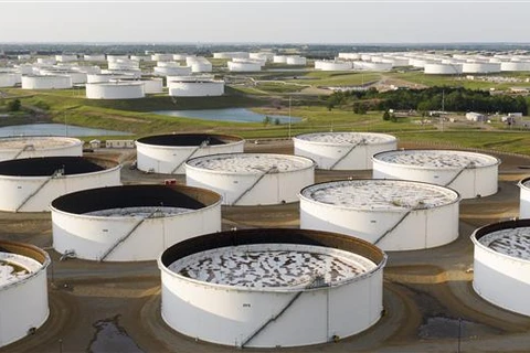 Bể chứa dầu thô tại Cushing, Oklahoma, Mỹ. Ảnh: (AFP/ TTXVN)