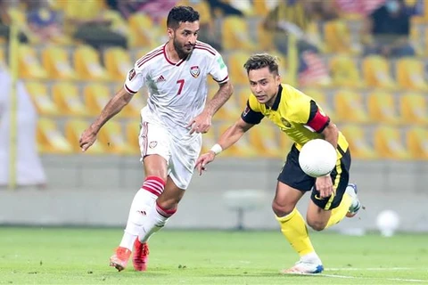 Ali Ahmed Mabkhout (mang áo số 7) chơi rất nổi bật trong đội hình UAE. (Ảnh: Hoàng Linh/TTXVN)