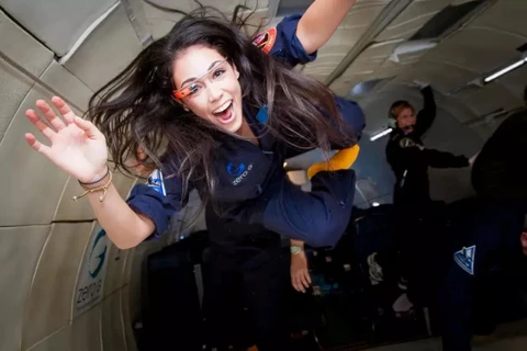 Kellie Gerardi trên một chuyến bay vi trọng lực, trong một bức ảnh do Virgin Galactic cung cấp. (Nguồn: france24.com)