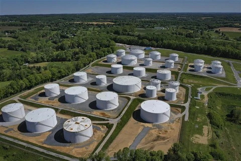 Bể chứa nhiên liệu tại một trạm của Công ty Colonial Pipeline ở Woodbine, Maryland, Mỹ. (Ảnh: AFP/TTXVN)