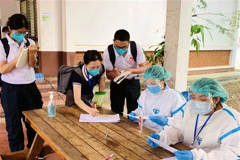 Một điểm tiêm vaccine ngừa COVID-19 tại tỉnh Luang Prabang, Lào. (Ảnh: THX/TTXVN)