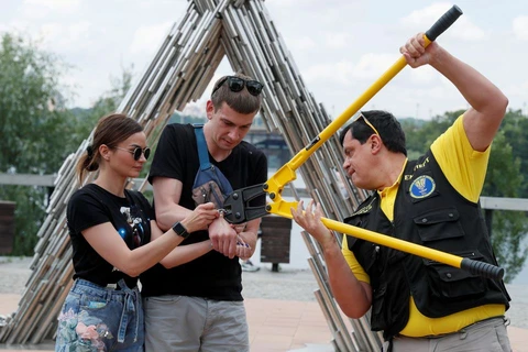Cặp đôi người Ukraine đã quyết định đường ai nấy đi sau 123 ngày trải nghiệm còng tay. (Nguồn: reuters.com)