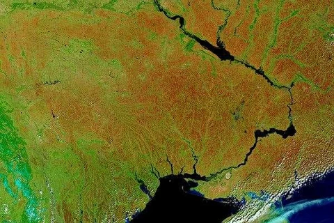 Hình ảnh miền trung Ukraine từ vệ tinh Terra của NASA. Hố thiên thạch Boltysh nằm ở phía nam hữu ngạn sông Dnepr. (Nguồn: nytimes.com)