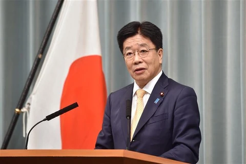 Chánh văn phòng Nội các Nhật Bản Kato Katsunobu phát biểu tại một cuộc họp báo ở Tokyo ngày 16/9/2020. (Ảnh: AFP/TTXVN)