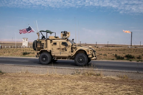 Lực lượng Mỹ tuần tra các mỏ dầu ở miền Đông Syria hồi tháng 10/2019. (Nguồn: navytimes.com)