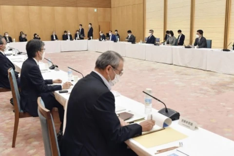 Các thành viên của lực lượng đặc nhiệm về các chiến lược an ninh mạng của Nhật Bản họp tại Văn phòng Thủ tướng ở Tokyo, ngày 7/7/2021. (Nguồn: english.kyodonews.net)