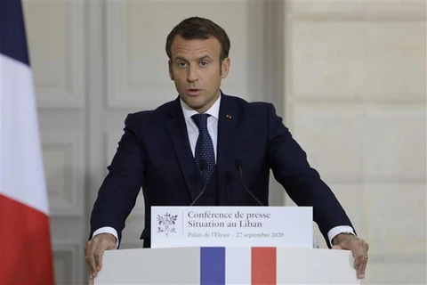 Tổng thống Pháp Emmanuel Macron phát biểu trong một cuộc họp báo tại Paris ngày 27/9/2020. (Ảnh: AFP/TTXVN)