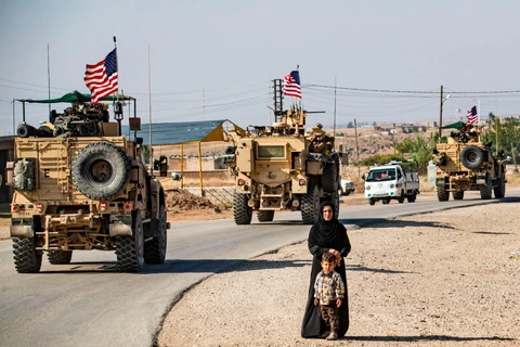 Một đoàn xe bọc thép của Hoa Kỳ tuần tra thị trấn Qahtaniyah ở phía đông bắc Syria giáp với Thổ Nhĩ Kỳ, ngày 31/10/2019. (Nguồn: foreignpolicy.com)