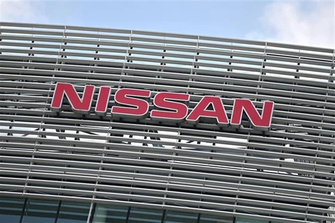 Biểu tượng của Nissan tại trụ sở của hãng ở Yokohama (Nhật Bản). (Ảnh: AFP/TTXVN)