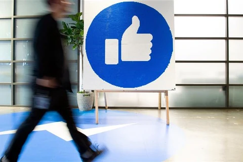 Biểu tượng "Like" tại trụ sở của Facebook ở bang California (Mỹ). (Ảnh: AFP/TTXVN)
