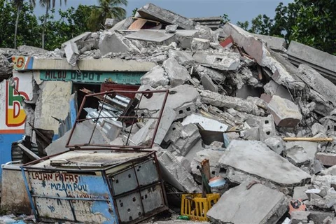 Nhà cửa bị phá hủy sau trận động đất ở Les Cayes (Haiti), ngày 16/8/2021. (Ảnh: THX/TTXVN)