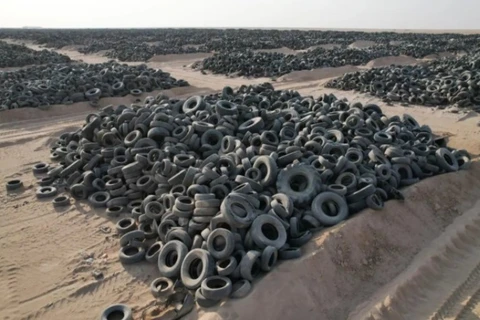 Một khu "nghĩa địa lốp xe" ở Kuwait. (Nguồn: techiai.com)