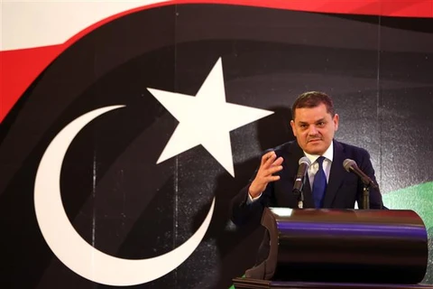 Thủ tướng lâm thời của Libya Abdul Hamid Dbeibah phát biểu trong cuộc họp báo tại Tripoli, ngày 25/2/2021. (Ảnh: THX/TTXVN)