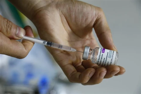 Tiêm vaccine ngừa COVID-19 ở Tuyên Quang. (Ảnh: Nam Sương/TTXVN)