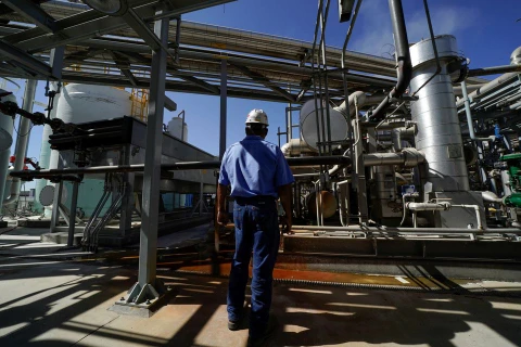Một hệ thống giúp làm sạch và biến đổi khí methane từ sữa thành khí tự nhiên được trưng bày tại Pixley, California (Mỹ), ngày 2/10/1019. (Nguồn: reuters.com)