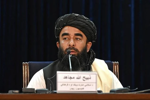 Người phát ngôn của lực lượng Taliban Zabihullah Mujahid phát biểu trong một cuộc họp báo tại Kabul (Afghanistan), ngày 6/9/2021. (Ảnh: AFP/TTXVN)