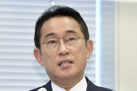 Cựu Ngoại trưởng Nhật Bản Fumio Kishida thông báo tranh cử chức Chủ tịch đảng Dân chủ Tự do (LDP) cầm quyền, kế nhiệm Thủ tướng Suga Yoshihide, tại Tokyo ngày 26/8/2021. (Ảnh: Kyodo/TTXVN)