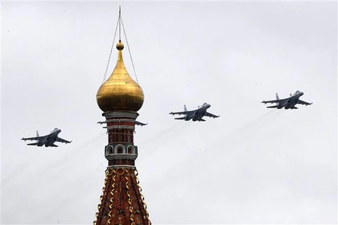 Máy bay chiến đấu Su-35S tại lễ duyệt binh kỷ niệm Ngày Chiến thắng ở Moskva (Nga), ngày 9/5/2021. (Ảnh: AFP/TTXVN)