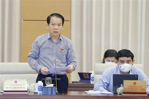 Chủ nhiệm Ủy ban Pháp luật của Quốc hội Hoàng Thanh Tùng trình bày báo cáo tại một phiên họp của Ủy ban Thường vụ Quốc hội, ngày 22/9/2021. (Ảnh: Doãn Tấn /TTXVN)