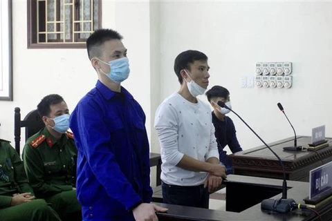 Các bị cáo Bùi Xuân Đại (trái) và Trần Xuân Hải tại phiên xét xử. (Ảnh: Thế Duyệt/TTXVN)