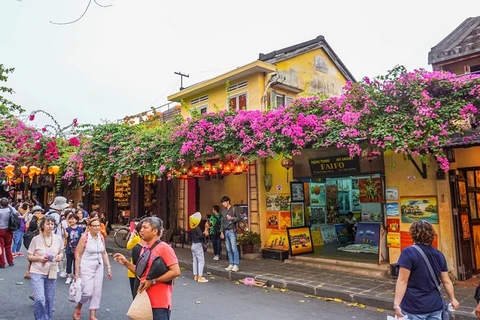 Khách du lịch ở phố cổ Hội An (Quảng Nam). (Nguồn: tourdanangcity.vn)