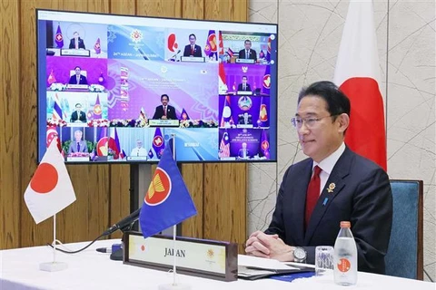 Thủ tướng Nhật Bản Fumio Kishida phát biểu tại Hội nghị cấp cao ASEAN-Nhật Bản được tổ chức theo hình thức trực tuyến, ngày 27/10/2021. (Ảnh: AFP/TTXVN)