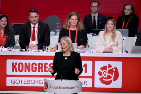 Bộ trưởng Tài chính Thụy Điển Magdalena Andersson (phía trước) phát biểu sau khi bà được bầu làm Chủ tịch đảng Dân chủ Xã hội, tại đại hội của đảng ở Gothenburg, ngày 4/11/2021. (Ảnh: AFP/TTXVN)