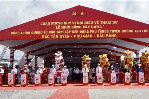 Lễ khởi công xây dựng công trình đường từ cầu Tam Lập đến Đồng Phú thuộc tuyến đường tạo lực Bắc Tân Uyên-Phú Giáo-Bàng Bàng. (Ảnh: Huyền Trang/TTXVN)