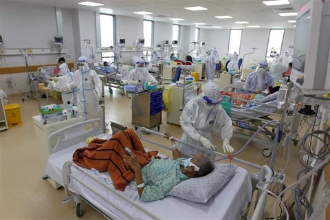 Khu vực điều trị các bệnh nhân COVID-19 nặng tại Bệnh viện hồi sức COVID-19 Thành phố Hồ Chí Minh. (Ảnh: Thanh Vũ/TTXVN)