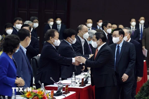 Thủ tướng Chính phủ Phạm Minh Chính với các đại biểu tham dự hội thảo. (Ảnh: Thống Nhất/TTXVN)