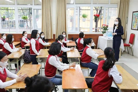 Diễn tập đón học sinh trở lại học trực tiếp tại Trường Trung học cơ sở Giảng Võ, quận Ba Đình (Hà Nội). (Ảnh: Thanh Tùng/TTXVN)