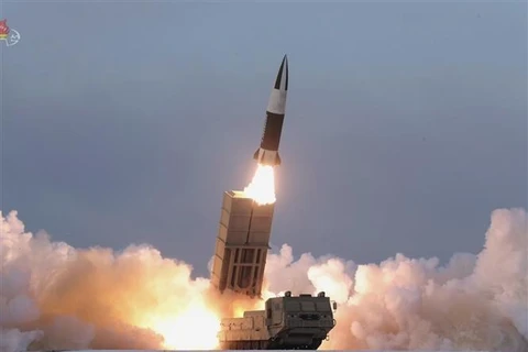 Hình ảnh vụ phóng tên lửa dẫn đường chiến thuật của Triều Tiên ngày 17/1/2022. (Ảnh: Yonhap/TTXVN)