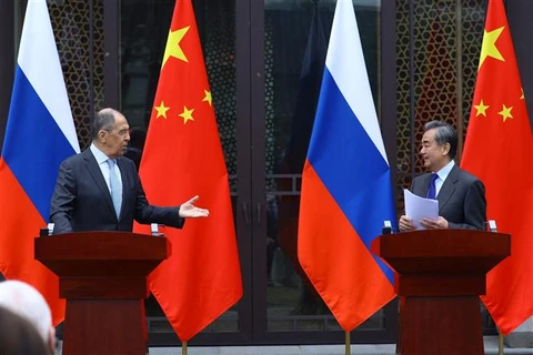 Bộ trưởng Ngoại giao Vương Nghị khẳng định Bắc Kinh sẵn sàng hợp tác với Moskva làm sâu sắc hơn quan hệ hữu nghị và hợp tác chiến lược toàn diện giữa Trung Quốc và Nga. (Ảnh: AFP/TTXVN)