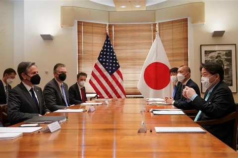 Ngoại trưởng Mỹ Antony Blinken (trái) trong cuộc gặp với Ngoại trưởng Nhật Bản Yoshimasa Hayashi tại Melbourne (Australia), ngày 11/2/2022. (Ảnh: AFP/TTXVN)