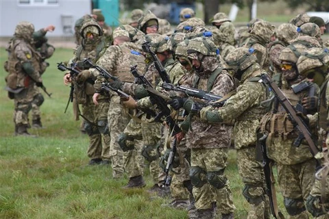 Quân nhân Ukraine tham gia cuộc tập trận với các quốc gia thành viên NATO tại Lviv (Ukraine), ngày 24/9/2021. (Ảnh: AFP/TTXVN)