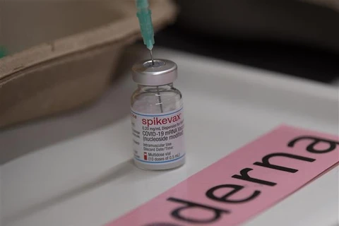 Vaccine Spikevax phòng COVID-19 của hãng Moderna. (Ảnh: AFP/TTXVN)