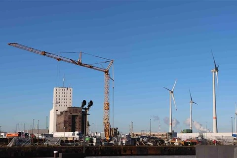 Hệ thống điện gió tại cảng Antwerp (Bỉ). (Ảnh: Hương Giang/TTXVN)