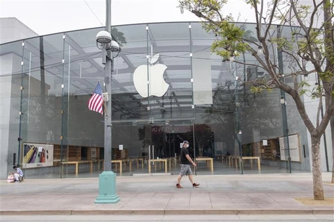 Một cửa hàng của Apple ở Santa Monica, California (Mỹ). (Ảnh: AFP/TTXVN)