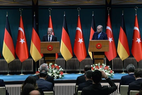 Tổng thống Thổ Nhĩ Kỳ Recep Tayyip Erdogan (phải) và Thủ tướng Đức Olaf Scholz tại cuộc họp báo ở Ankara ngày 14/3/2022. (Ảnh: THX/TTXVN)