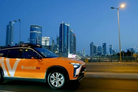 Một chiếc taxi tự hành được hỗ trợ bởi công nghệ lái xe của Mobileye với ứng dụng gọi xe của Moovit ở Tel Aviv-Jaffa, tháng 9/2021. (Nguồn: timesofisrael.com)