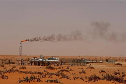 Cơ sở lọc dầu của Công ty Aramco ở khu vực sa mạc gần Khouris, cách thủ đô Riyadh của Saudi Arabia khoảng 160km về phía Đông. (Ảnh: AFP/TTXVN)