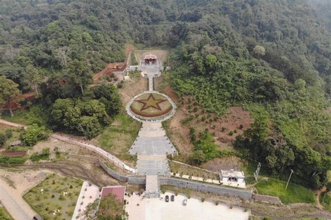 Toàn cảnh khu di tích đền thờ Đại tướng Võ Nguyên Giáp ở xã Gia Phù, huyện Phù Yên (tỉnh Sơn La), nhìn từ trên cao. (Ảnh: Nguyễn Cường/TTXVN)