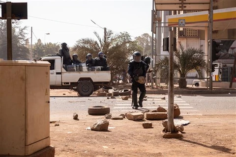 Lực lượng an ninh Burkina Faso tuần tra tại thủ đô Ouagadougou, ngày 22/1/2022. (Ảnh: AFP/TTXVN)