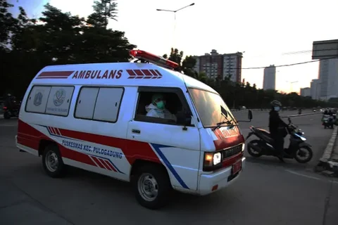 Một chiếc xe cứu thương ở Jakatar (Indonesia). (Nguồn: theguardian.com)