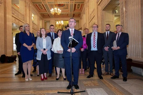 Ngày 13/5/2022, Chủ tịch đảng Hợp nhất Dân chủ (DUP) tại Bắc Ireland Jeffrey Donaldson khẳng định DUP sẽ không ủng hộ việc bầu người đứng đầu cơ quan nghị viện hoặc đề cử các quan chức cấp cao tại vùng lãnh thổ thuộc Vương quốc Anh này cho đến khi Anh tha