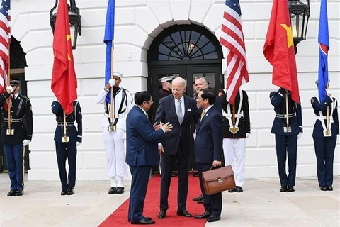 Tổng thống Hoa Kỳ Joe Biden đón Thủ tướng Phạm Minh Chính tại Washington D.C. tối 12/5/2022 (giờ địa phương). (Ảnh: Dương Giang/TTXVN)