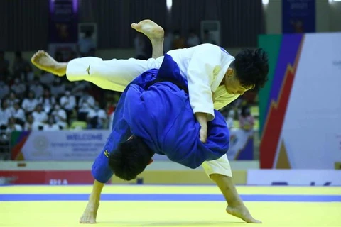 Chu Đức Đạt (xanh) giành chiến thắng trước đối thủ Sithisane Soukphaxay của Lào ở hạng cân dưới 60kg, đoạt huy chương Vàng. (Ảnh: Quang Quyết/TTXVN)