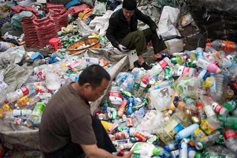 Canada và Ấn Độ nhất trí hợp tác trong nhiều lĩnh vực, trong đó có giảm ô nhiễm rác thải nhựa, đảm bảo tiêu dùng bền vững. (Ảnh: AFP/TTXVN)