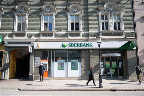 Gói trừng phạt thứ sáu của EU đối với Nga bao gồm việc loại ngân hàng Sberbank ra khỏi hệ thống thanh toán toàn cầu SWIFT. (Ảnh: AFP/TTXVN)