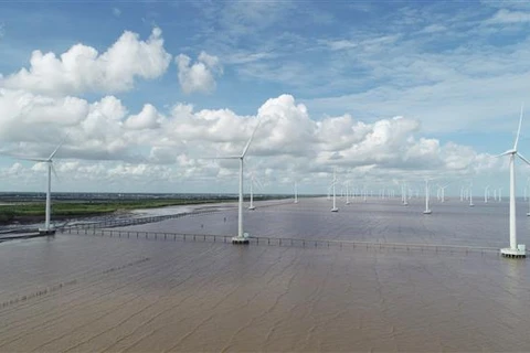 Một dự án điện gió bên bờ biển tỉnh Bạc Liêu. (Ảnh: Chanh Đa/TTXVN)